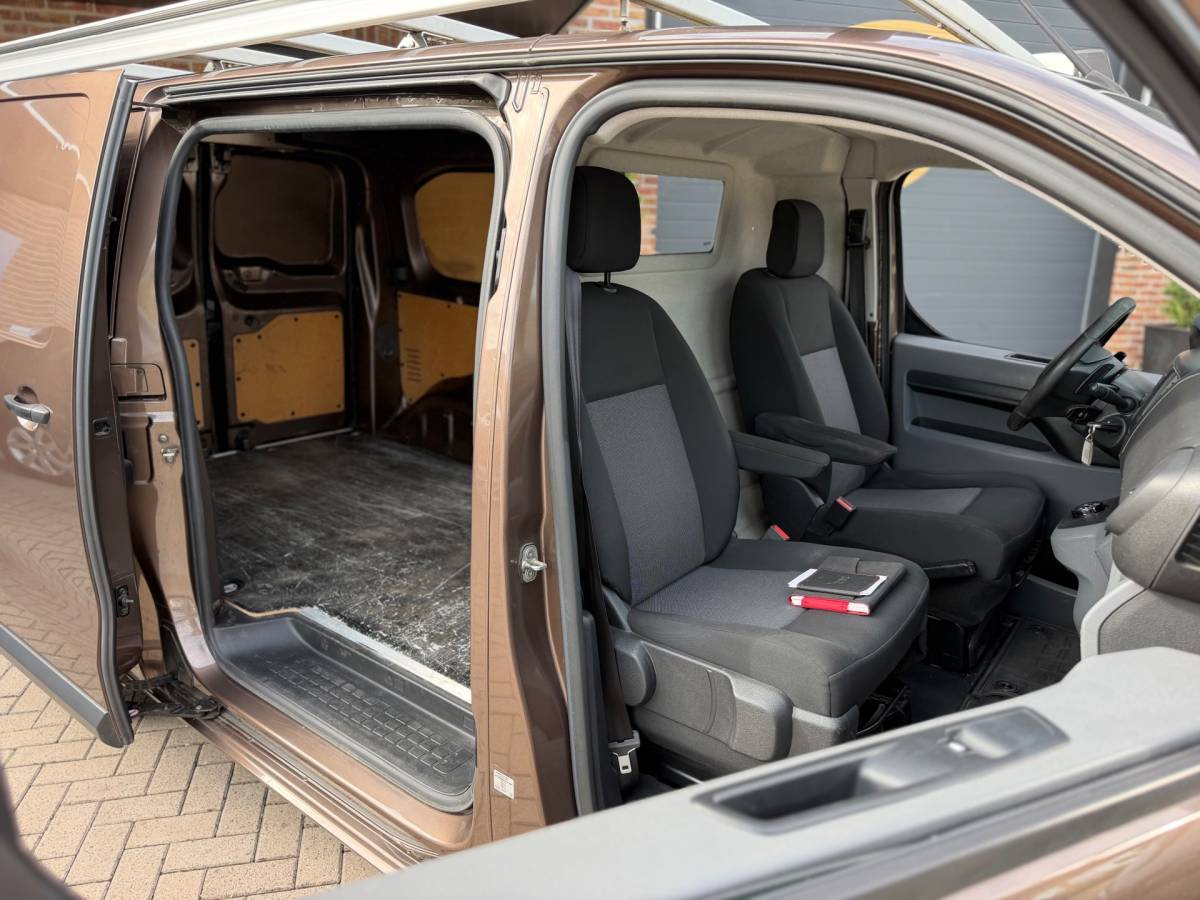 Citroën Jumpy Citroen Jumpy 1.6 BlueHDI 95 Comfort M S&S Automaat Dubbele Schuifdeuren Airco Cruise Navi CarPlay Elk.Ramen Trekhaak.