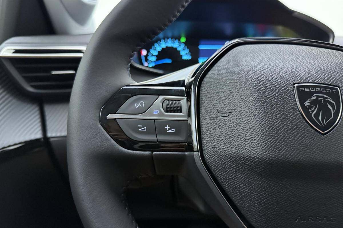 Peugeot e-208 Peugeot e-208 EV Business 50 kWh Demo | Navigatie | Camera | key less start