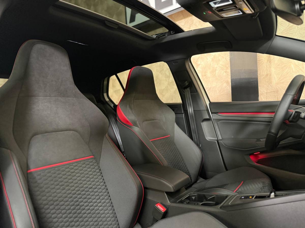 Volkswagen Golf Volkswagen GOLF 2.0 TSI GTI CLUBSPORT | Pano | Stoel/Stuurverwarming | IQ Light | Camera | Harman Kardon