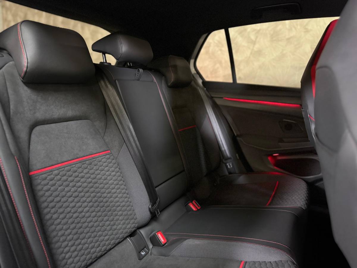 Volkswagen Golf Volkswagen GOLF 2.0 TSI GTI CLUBSPORT | Pano | Stoel/Stuurverwarming | IQ Light | Camera | Harman Kardon