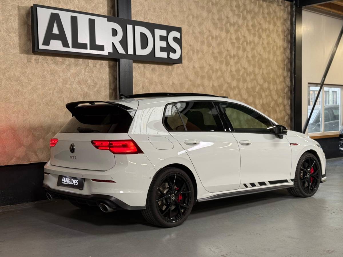 Volkswagen Golf Volkswagen GOLF 2.0 TSI GTI CLUBSPORT | Pano | Stoel/Stuurverwarming | IQ Light | Camera | Harman Kardon