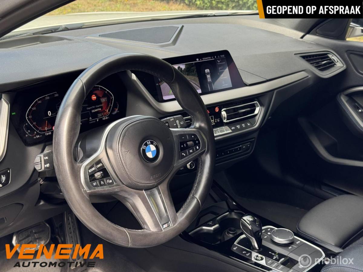 BMW 1 Serie BMW 118i M Sport Executive Pro 19″ M-Perf | Autom | Head-Up