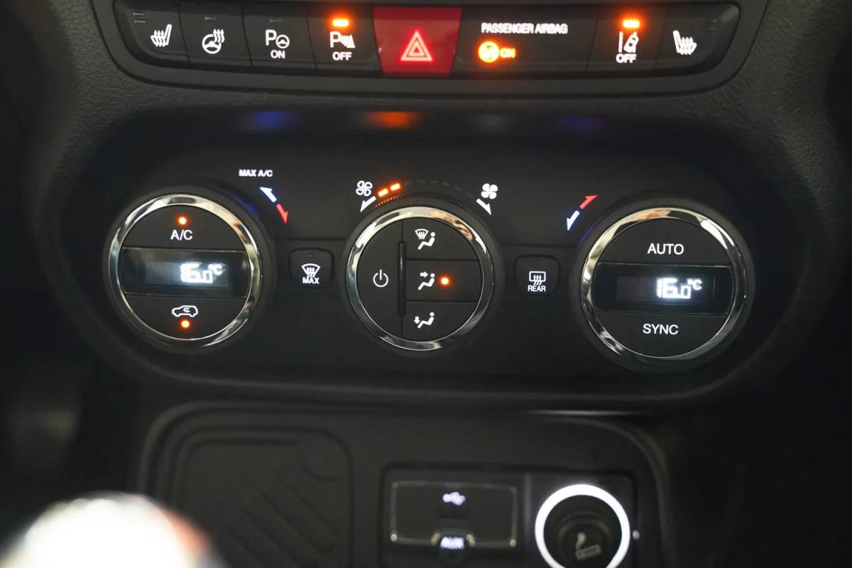 Jeep Renegade Jeep Renegade 1.4 MultiAir Limited [ Camera Stoel-Stuur Verwarming Clima ]