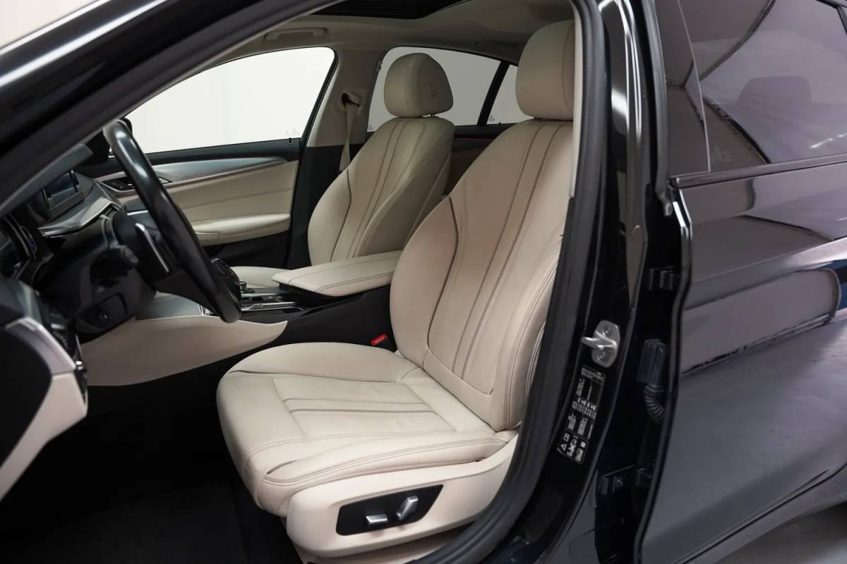 BMW 5 Serie BMW 5-serie 530i xDrive High Executive Aut. [ Leder 360°-camera Schuif/Kanteldak ]