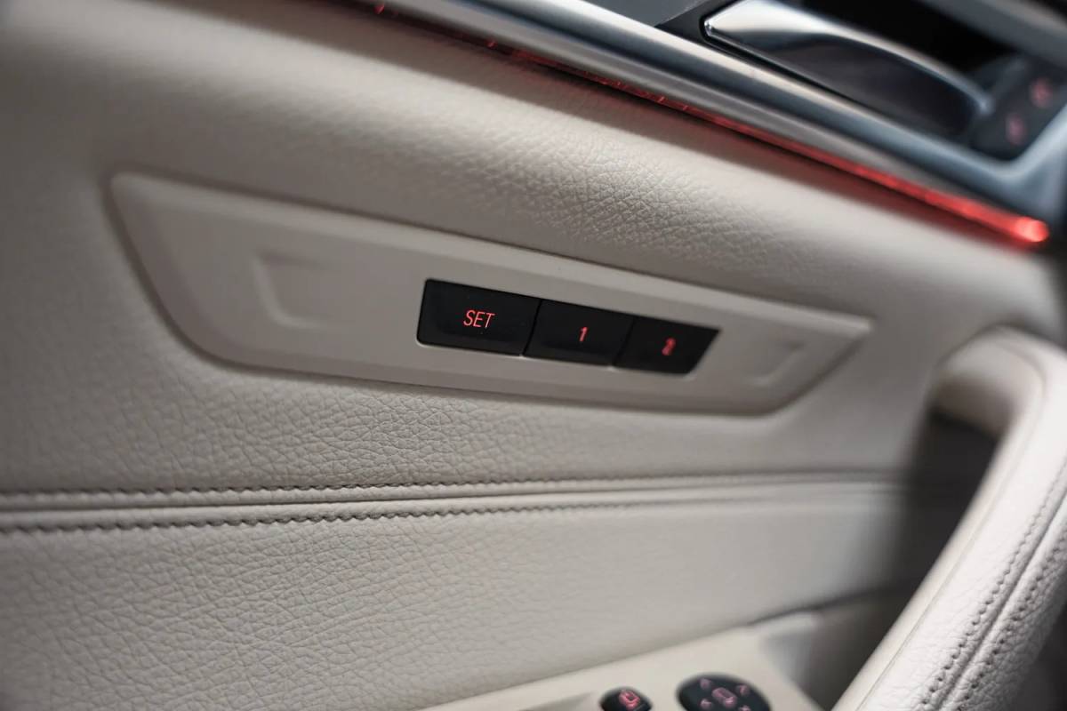 BMW 5 Serie BMW 5-serie 530i xDrive High Executive Aut. [ Leder 360°-camera Schuif/Kanteldak ]