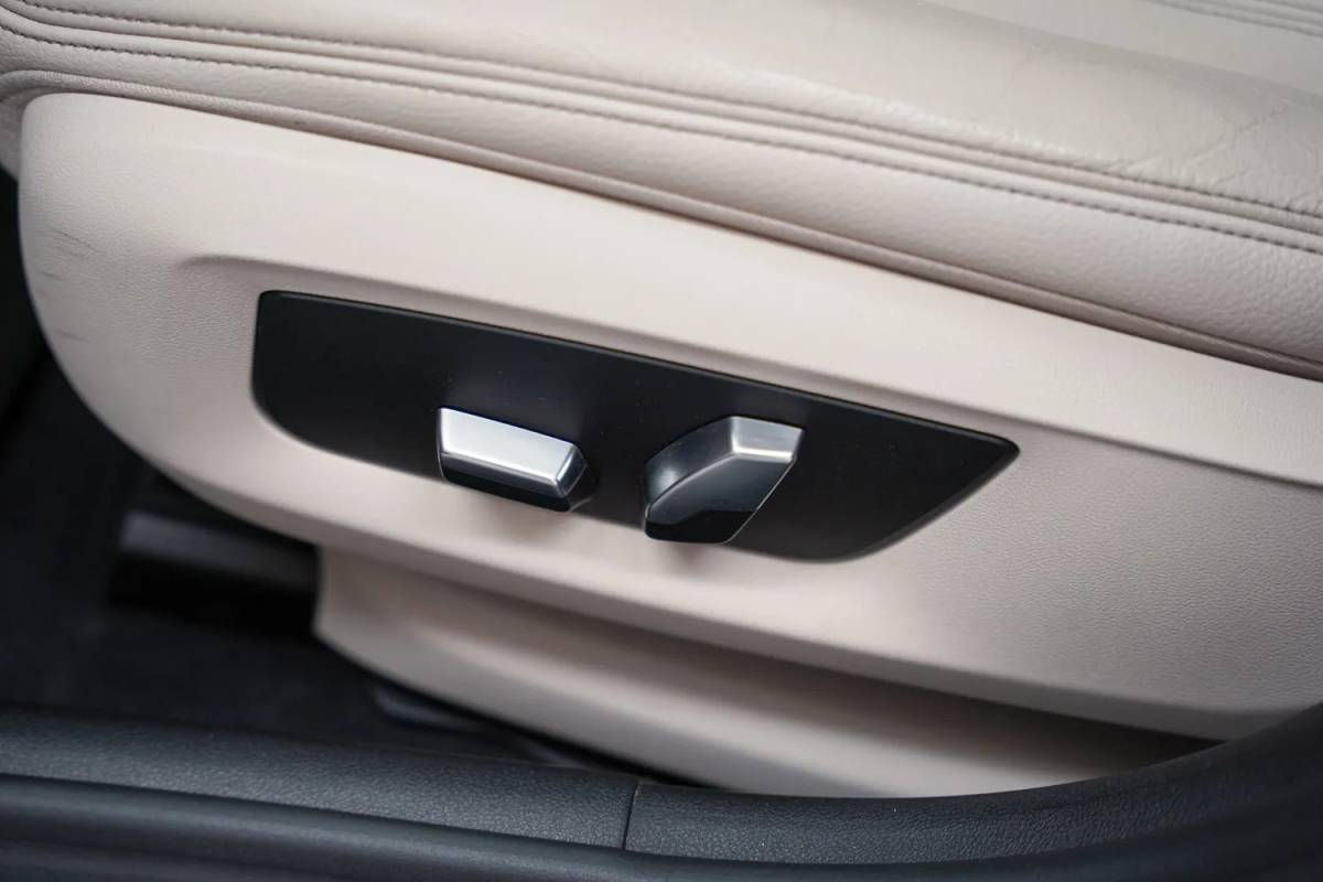 BMW 5 Serie BMW 5-serie 530i xDrive High Executive Aut. [ Leder 360°-camera Schuif/Kanteldak ]