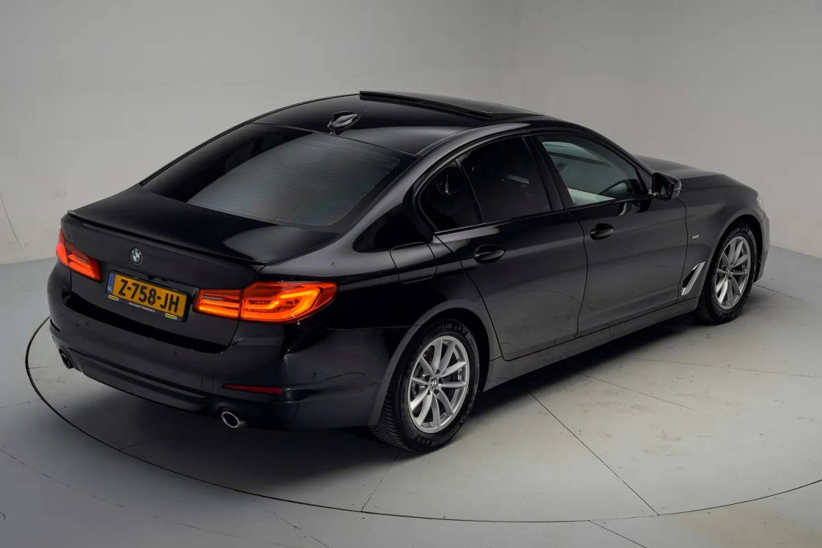 BMW 5 Serie BMW 5-serie 530i xDrive High Executive Aut. [ Leder 360°-camera Schuif/Kanteldak ]
