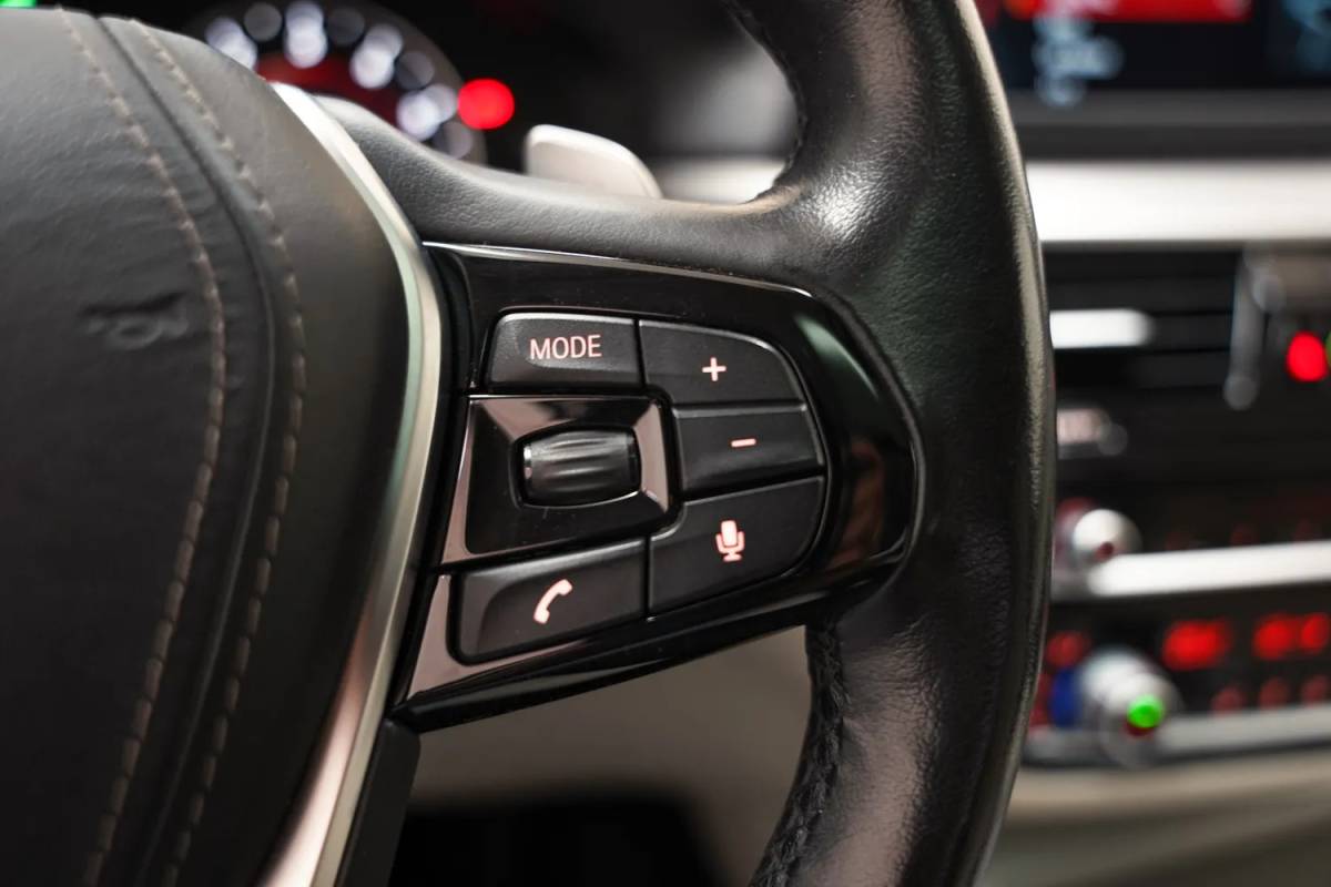 BMW 5 Serie BMW 5-serie 530i xDrive High Executive Aut. [ Leder 360°-camera Schuif/Kanteldak ]