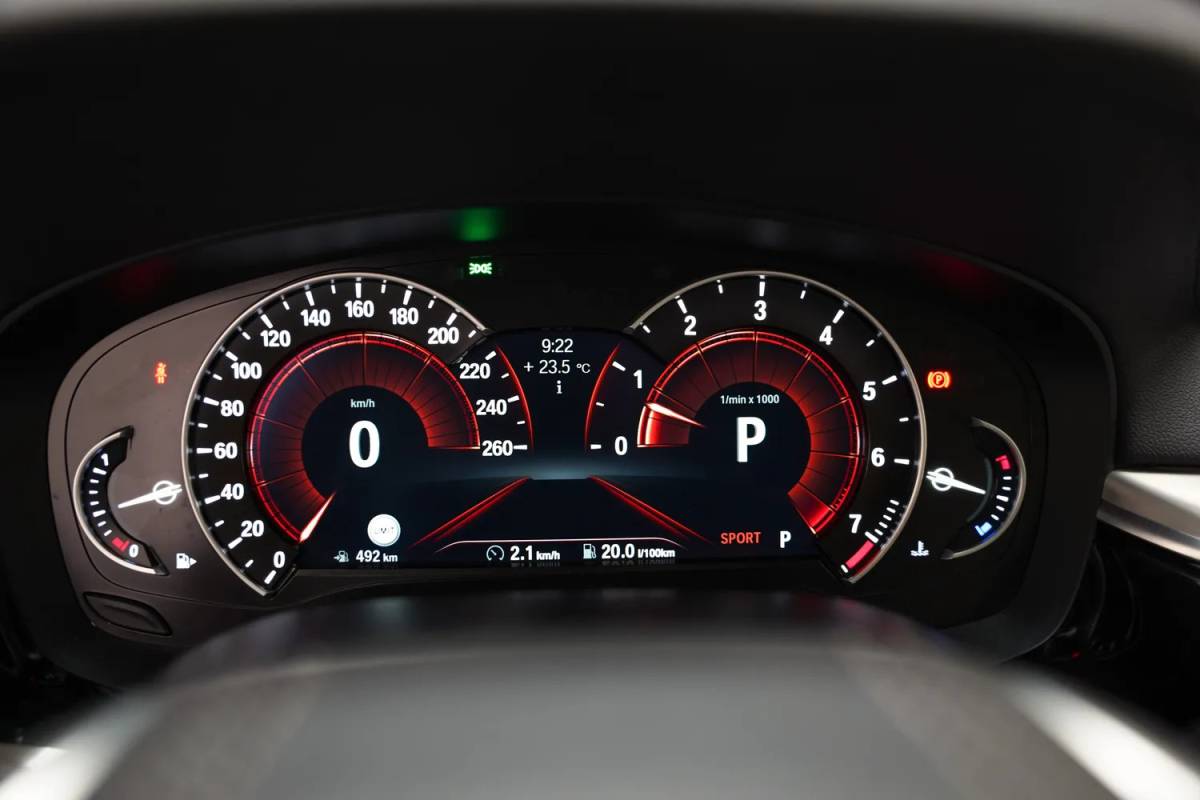 BMW 5 Serie BMW 5-serie 530i xDrive High Executive Aut. [ Leder 360°-camera Schuif/Kanteldak ]