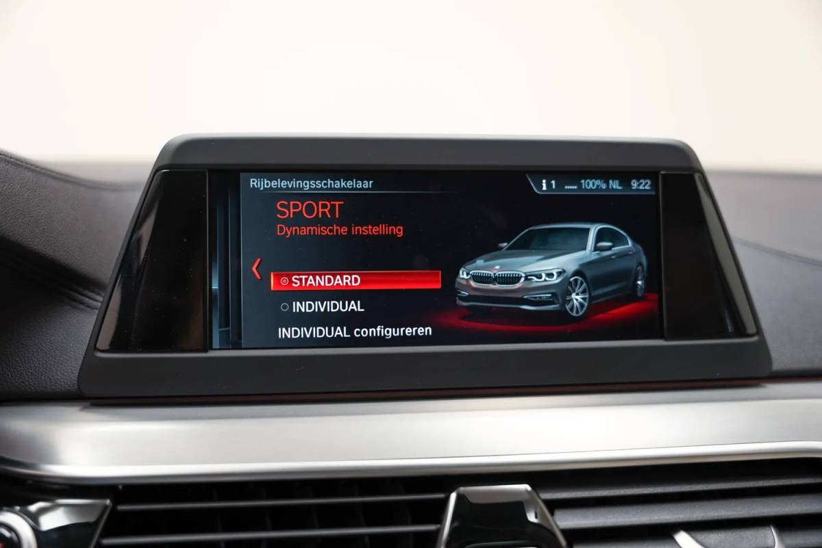 BMW 5 Serie BMW 5-serie 530i xDrive High Executive Aut. [ Leder 360°-camera Schuif/Kanteldak ]