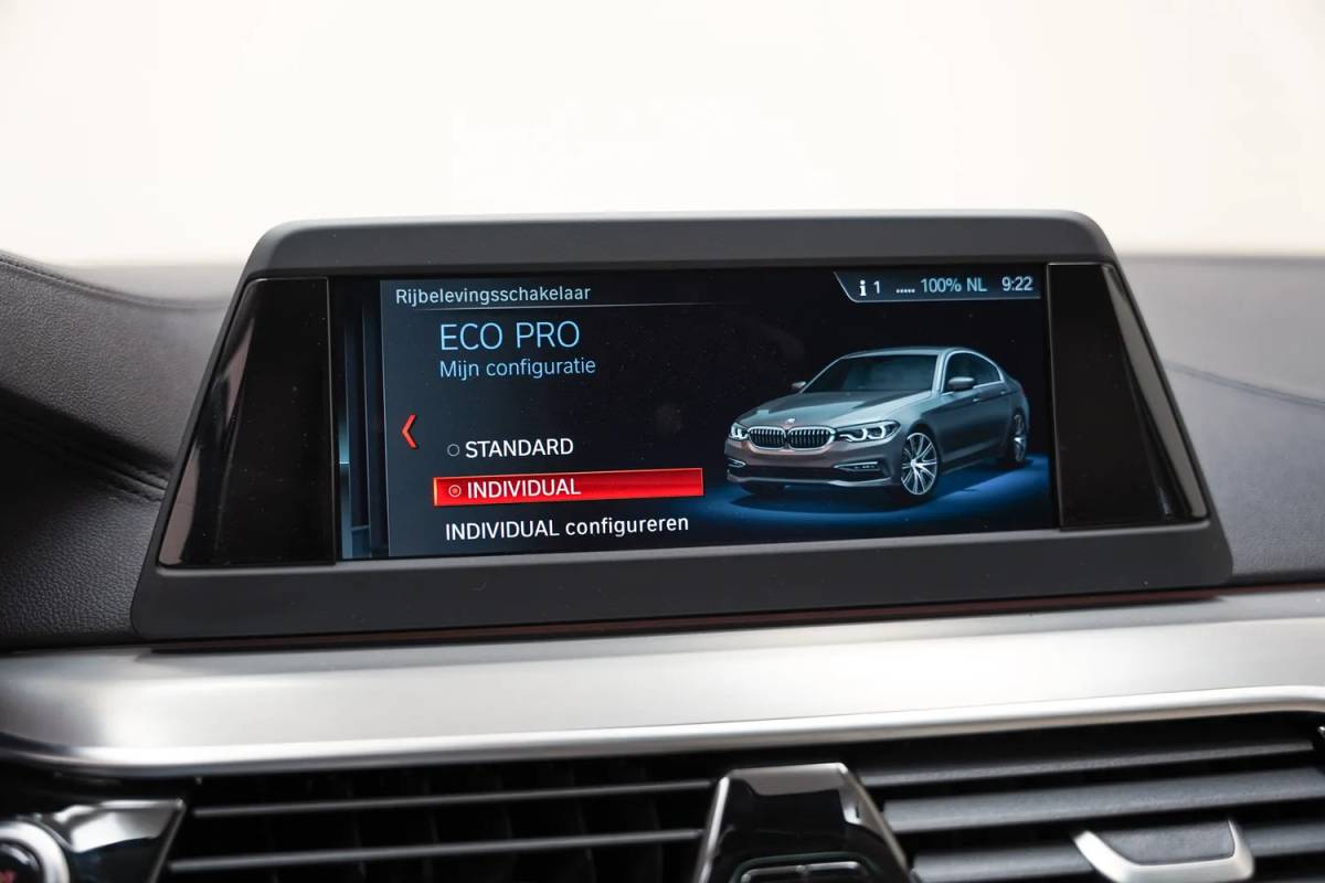 BMW 5 Serie BMW 5-serie 530i xDrive High Executive Aut. [ Leder 360°-camera Schuif/Kanteldak ]