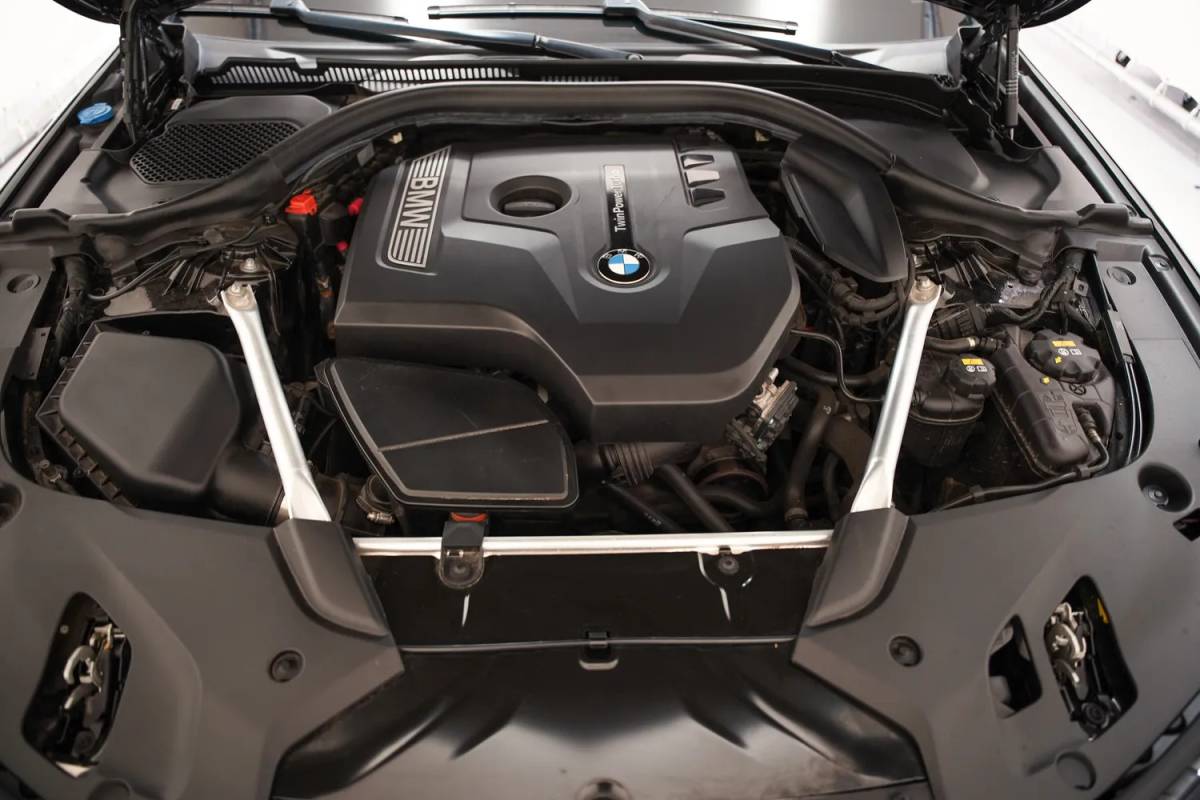 BMW 5 Serie BMW 5-serie 530i xDrive High Executive Aut. [ Leder 360°-camera Schuif/Kanteldak ]