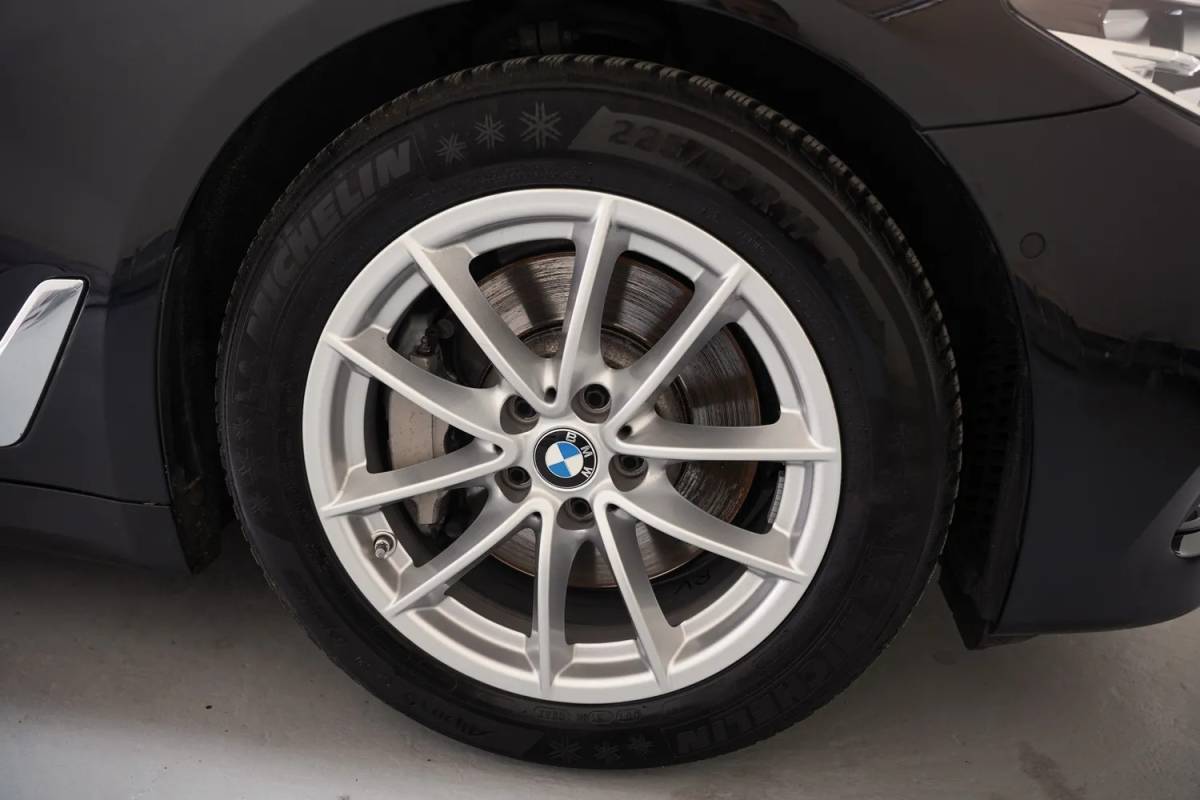 BMW 5 Serie BMW 5-serie 530i xDrive High Executive Aut. [ Leder 360°-camera Schuif/Kanteldak ]