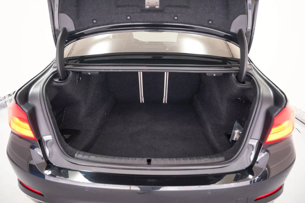 BMW 5 Serie BMW 5-serie 530i xDrive High Executive Aut. [ Leder 360°-camera Schuif/Kanteldak ]