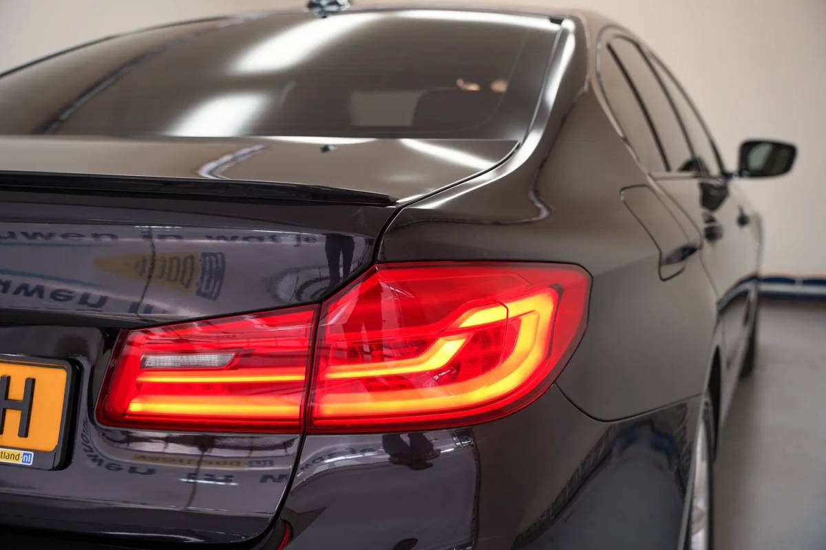 BMW 5 Serie BMW 5-serie 530i xDrive High Executive Aut. [ Leder 360°-camera Schuif/Kanteldak ]