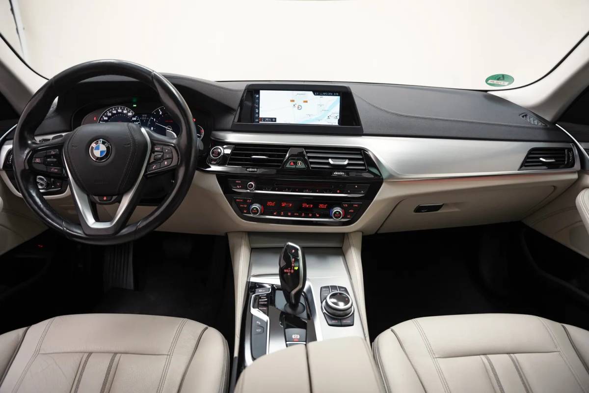 BMW 5 Serie BMW 5-serie 530i xDrive High Executive Aut. [ Leder 360°-camera Schuif/Kanteldak ]