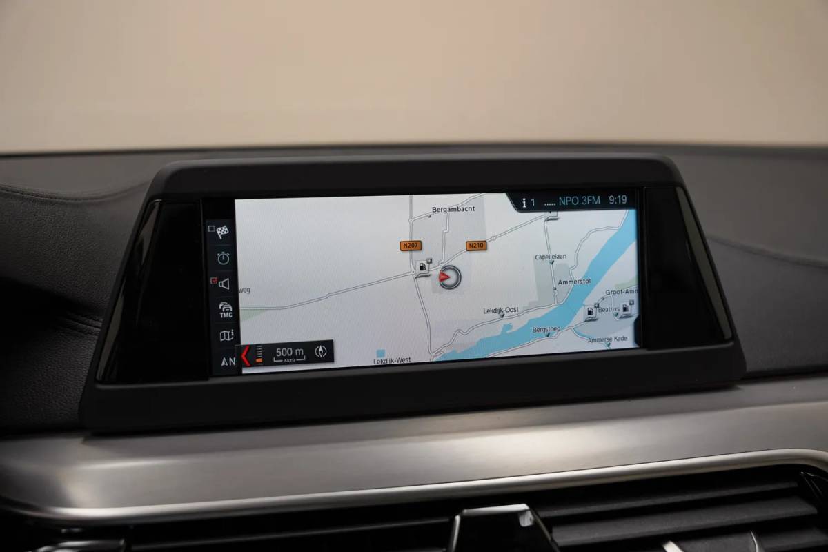 BMW 5 Serie BMW 5-serie 530i xDrive High Executive Aut. [ Leder 360°-camera Schuif/Kanteldak ]