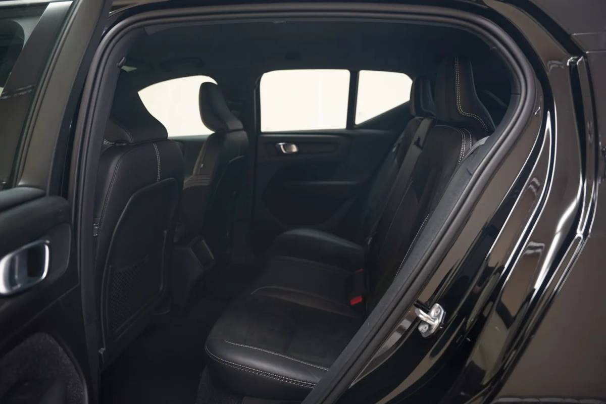 Volvo XC40 Volvo XC40 2.0 T4 R-Design Aut. [ Leer/alcantara Apple carplay Navigatie ]
