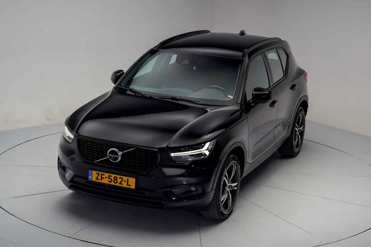 Volvo XC40 Volvo XC40 2.0 T4 R-Design Aut. [ Leer/alcantara Apple carplay Navigatie ]
