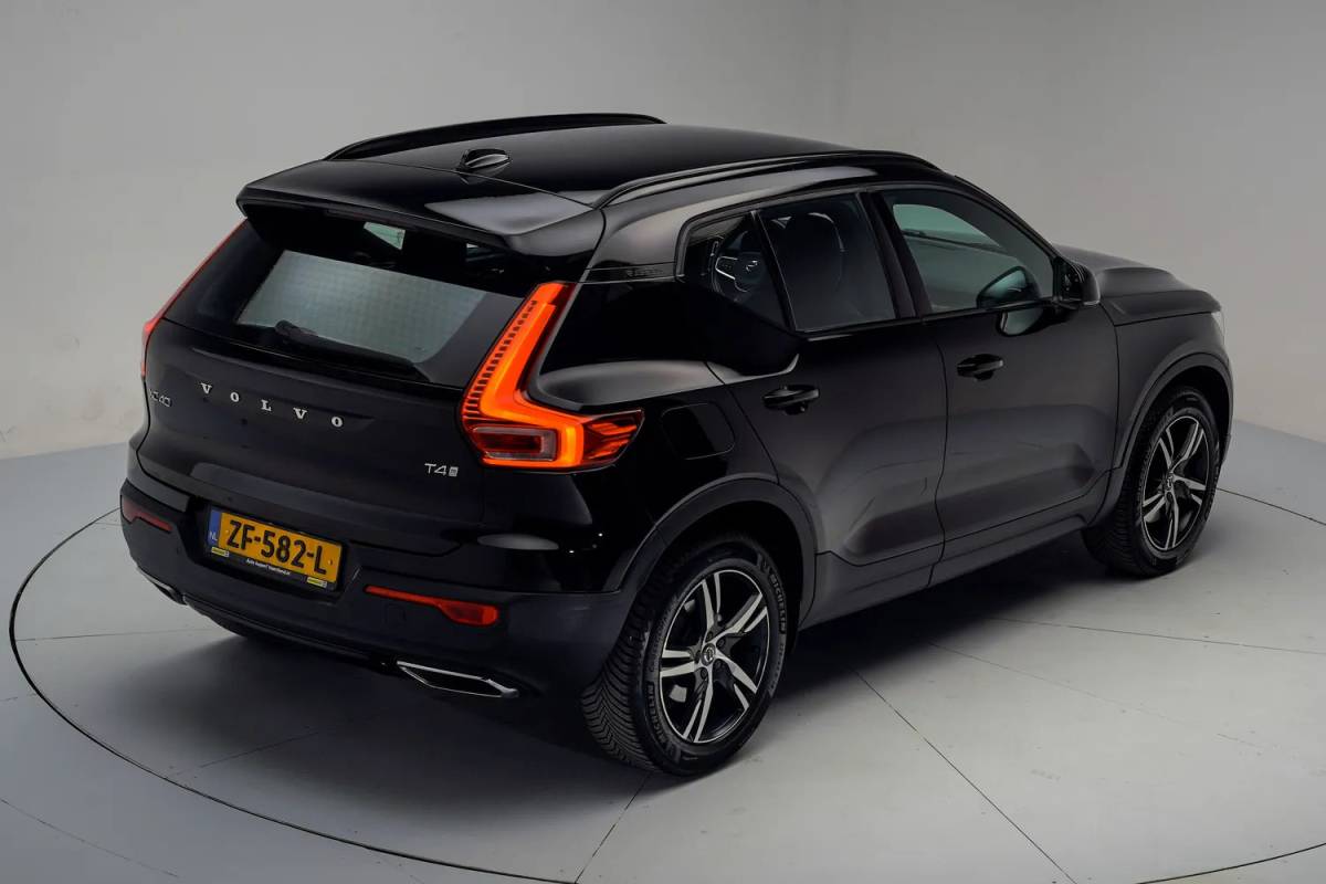 Volvo XC40 Volvo XC40 2.0 T4 R-Design Aut. [ Leer/alcantara Apple carplay Navigatie ]