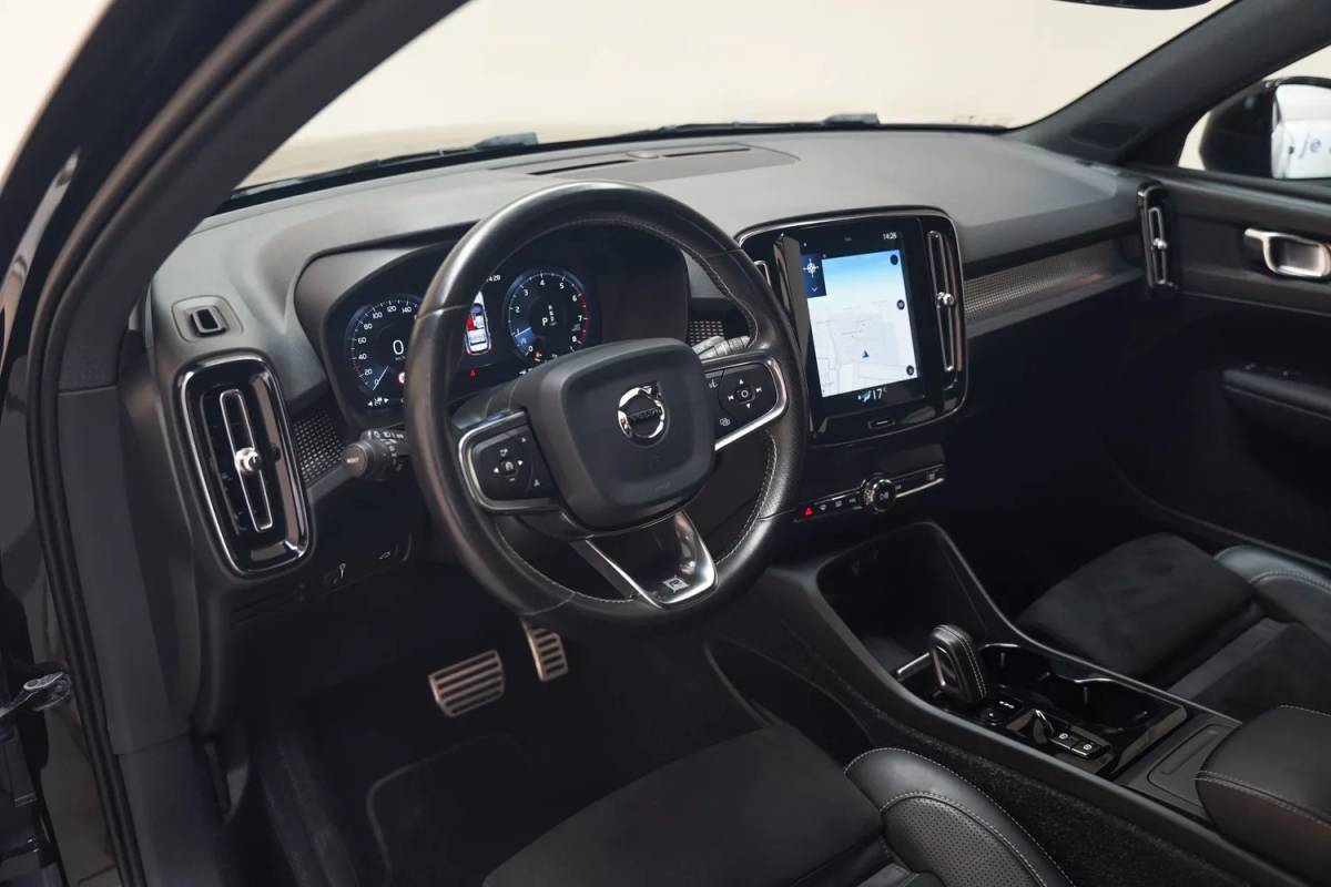 Volvo XC40 Volvo XC40 2.0 T4 R-Design Aut. [ Leer/alcantara Apple carplay Navigatie ]