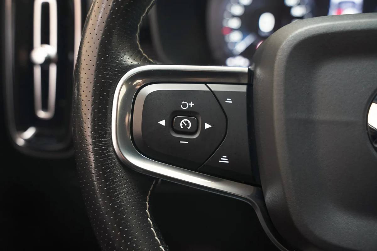 Volvo XC40 Volvo XC40 2.0 T4 R-Design Aut. [ Leer/alcantara Apple carplay Navigatie ]