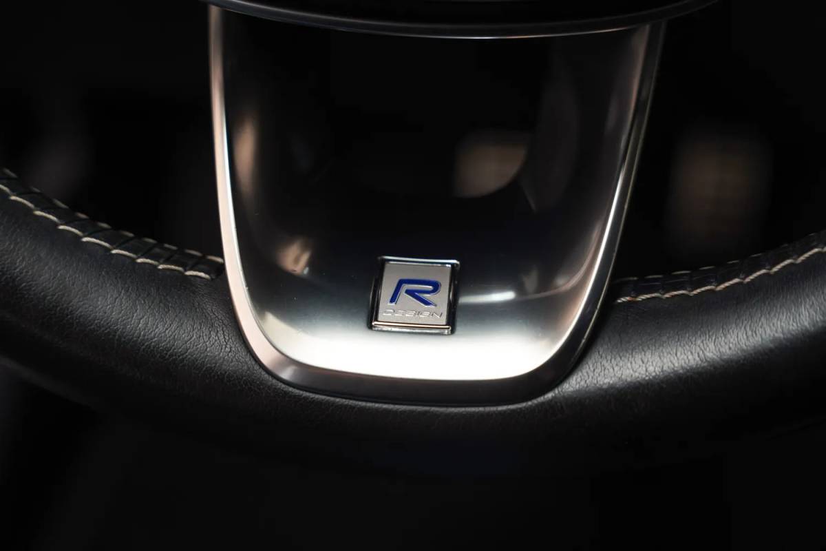 Volvo XC40 Volvo XC40 2.0 T4 R-Design Aut. [ Leer/alcantara Apple carplay Navigatie ]