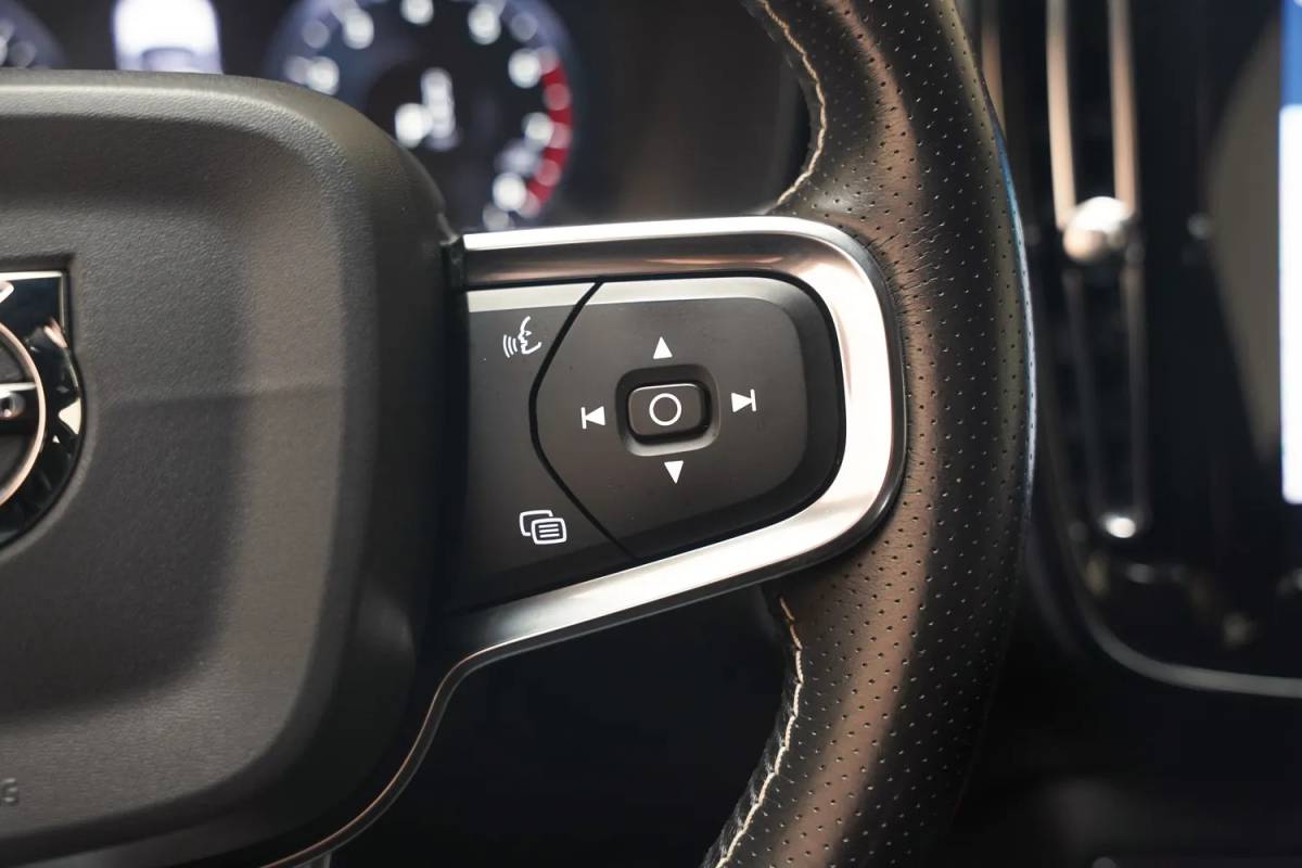 Volvo XC40 Volvo XC40 2.0 T4 R-Design Aut. [ Leer/alcantara Apple carplay Navigatie ]