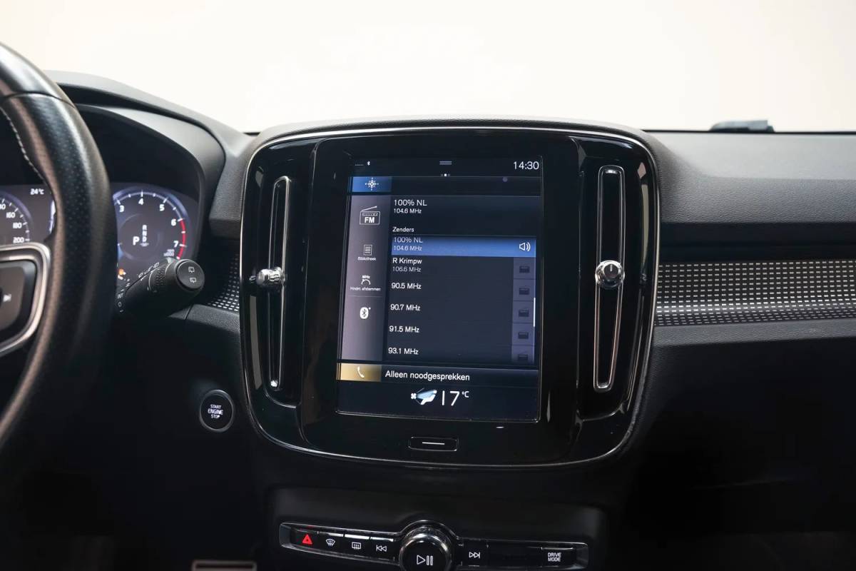 Volvo XC40 Volvo XC40 2.0 T4 R-Design Aut. [ Leer/alcantara Apple carplay Navigatie ]