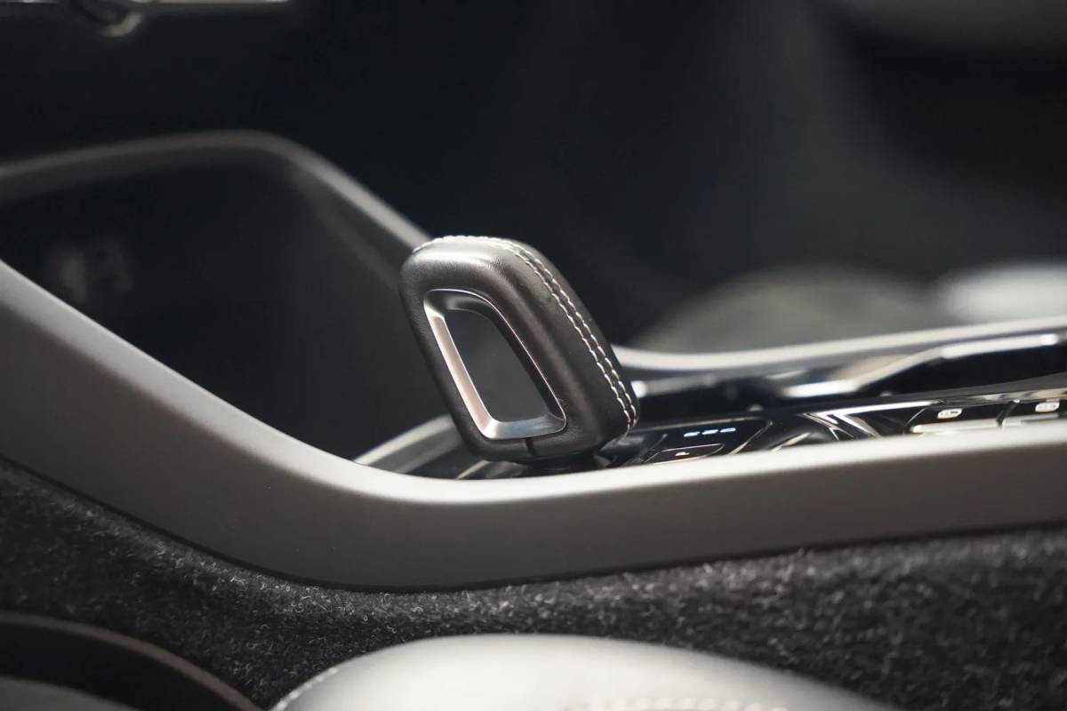 Volvo XC40 Volvo XC40 2.0 T4 R-Design Aut. [ Leer/alcantara Apple carplay Navigatie ]