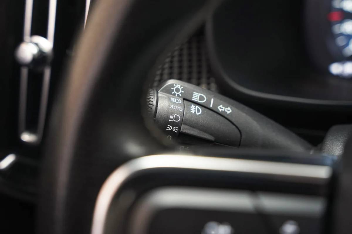 Volvo XC40 Volvo XC40 2.0 T4 R-Design Aut. [ Leer/alcantara Apple carplay Navigatie ]