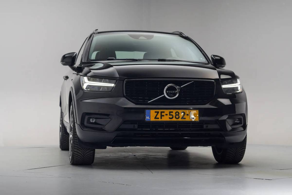 Volvo XC40 Volvo XC40 2.0 T4 R-Design Aut. [ Leer/alcantara Apple carplay Navigatie ]