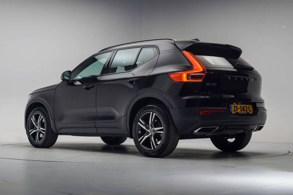 Volvo XC40 Volvo XC40 2.0 T4 R-Design Aut. [ Leer/alcantara Apple carplay Navigatie ]