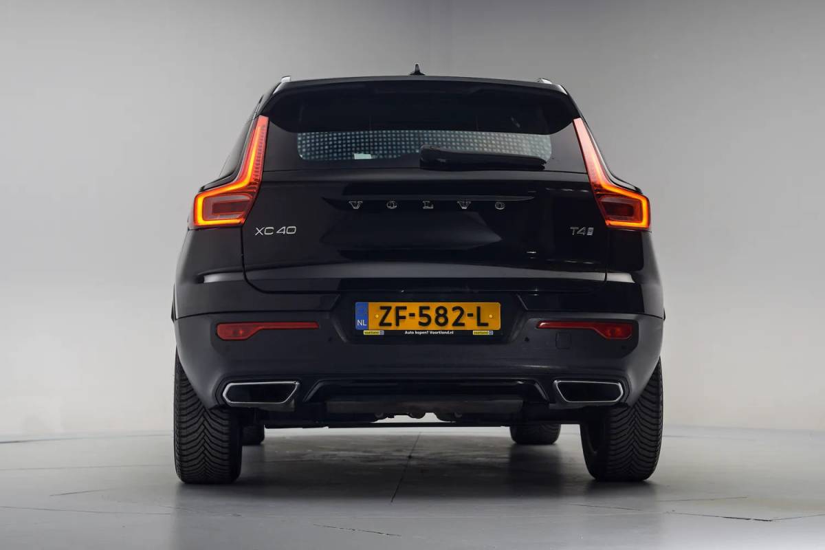 Volvo XC40 Volvo XC40 2.0 T4 R-Design Aut. [ Leer/alcantara Apple carplay Navigatie ]