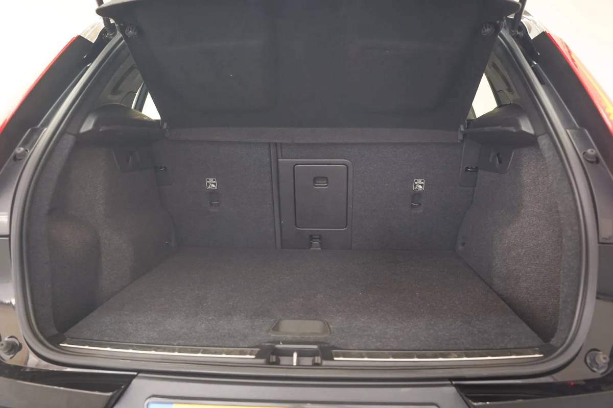 Volvo XC40 Volvo XC40 2.0 T4 R-Design Aut. [ Leer/alcantara Apple carplay Navigatie ]