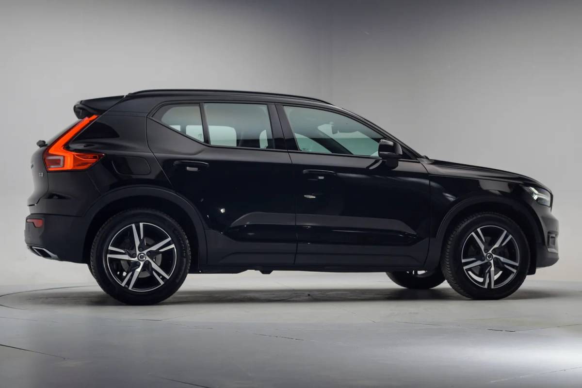 Volvo XC40 Volvo XC40 2.0 T4 R-Design Aut. [ Leer/alcantara Apple carplay Navigatie ]