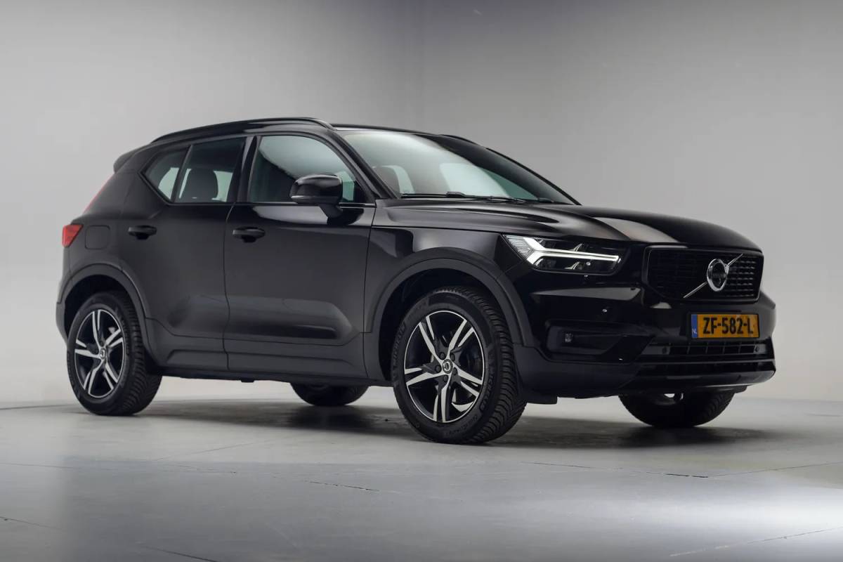 Volvo XC40 Volvo XC40 2.0 T4 R-Design Aut. [ Leer/alcantara Apple carplay Navigatie ]