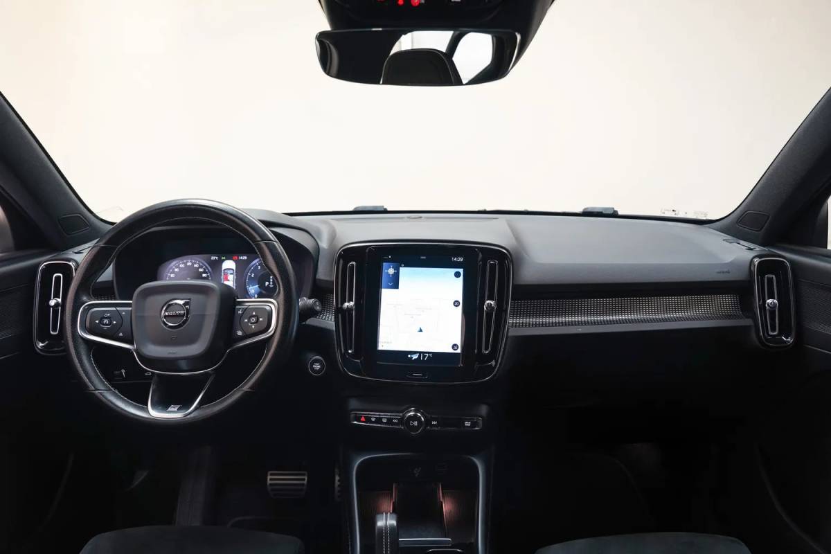 Volvo XC40 Volvo XC40 2.0 T4 R-Design Aut. [ Leer/alcantara Apple carplay Navigatie ]