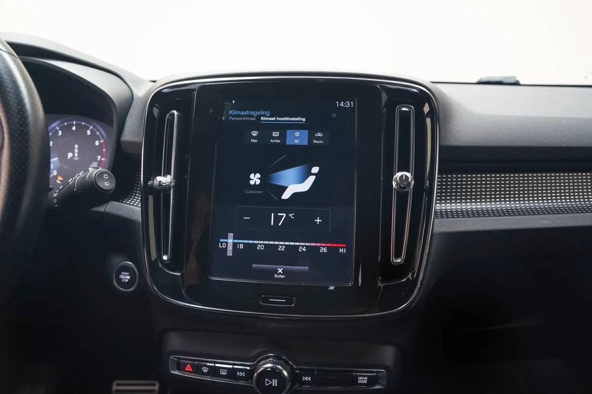 Volvo XC40 Volvo XC40 2.0 T4 R-Design Aut. [ Leer/alcantara Apple carplay Navigatie ]