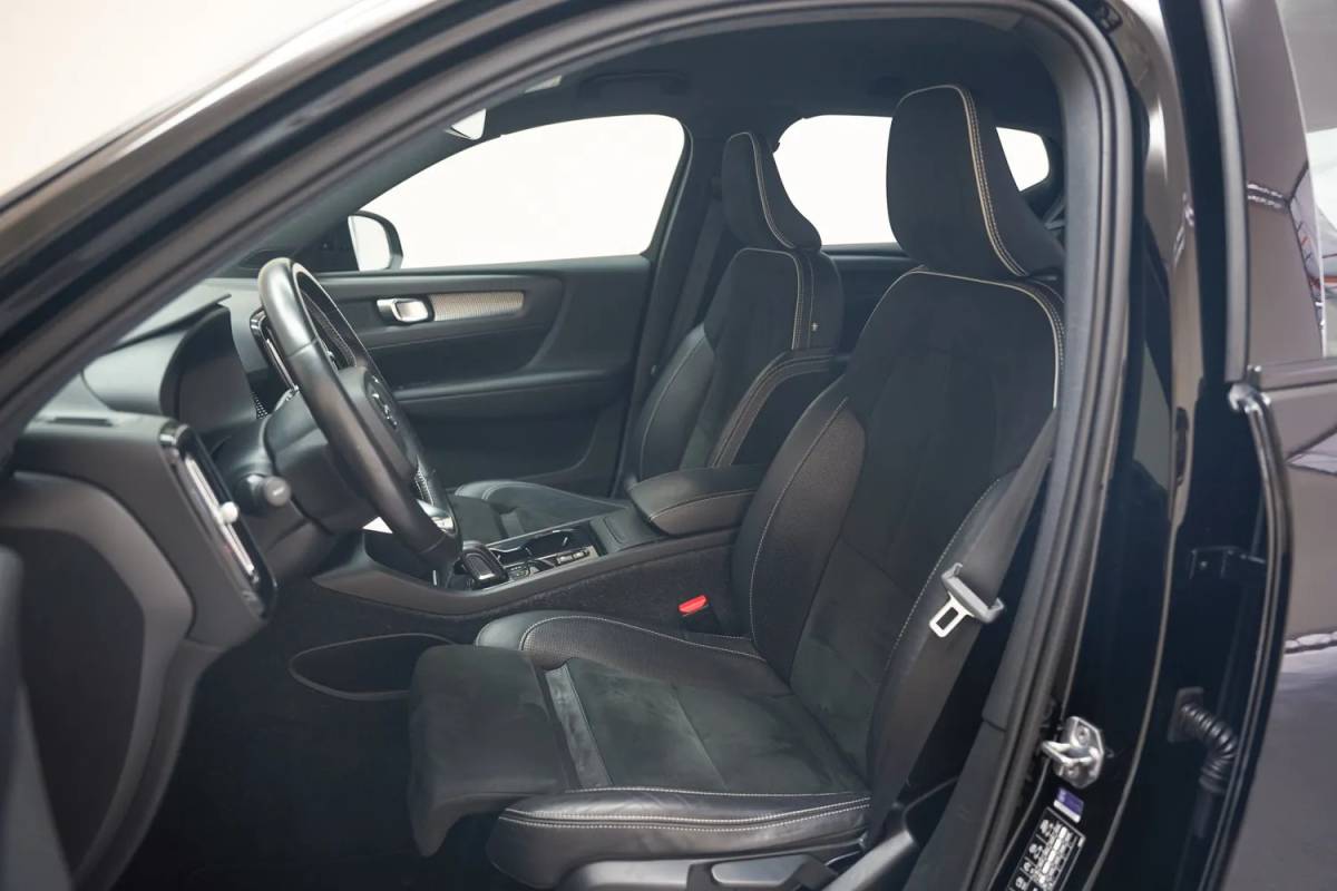 Volvo XC40 Volvo XC40 2.0 T4 R-Design Aut. [ Leer/alcantara Apple carplay Navigatie ]