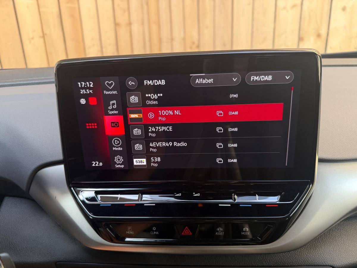 Volkswagen ID.4 Volkswagen ID.4 Pro 77 kWh Apple CarPlay/Android Auto | Climate control |  Cruise control adaptief | DAB ontvangst | LED verlichting | Navigatiesysteem | Sfeerverlichting | Trekhaak uitklapbaar