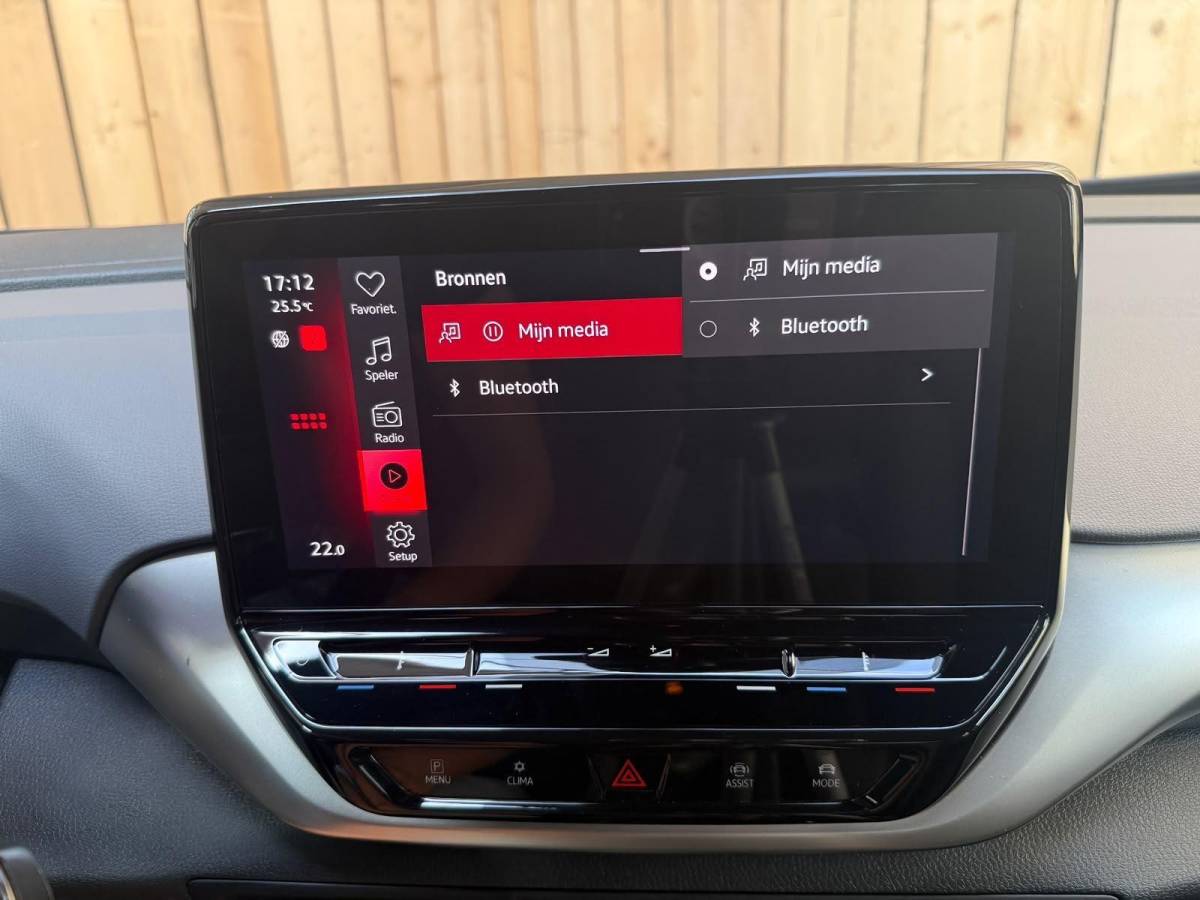 Volkswagen ID.4 Volkswagen ID.4 Pro 77 kWh Apple CarPlay/Android Auto | Climate control |  Cruise control adaptief | DAB ontvangst | LED verlichting | Navigatiesysteem | Sfeerverlichting | Trekhaak uitklapbaar