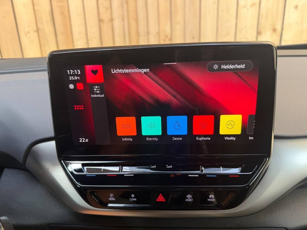 Volkswagen ID.4 Volkswagen ID.4 Pro 77 kWh Apple CarPlay/Android Auto | Climate control |  Cruise control adaptief | DAB ontvangst | LED verlichting | Navigatiesysteem | Sfeerverlichting | Trekhaak uitklapbaar