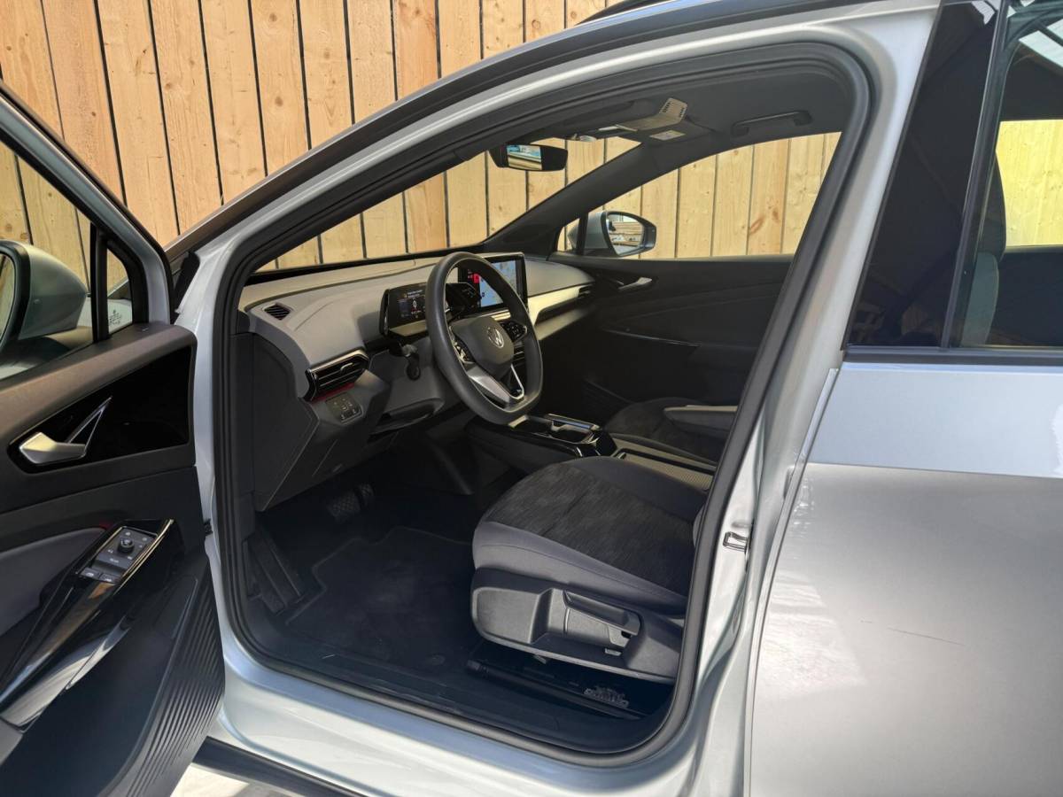 Volkswagen ID.4 Volkswagen ID.4 Pro 77 kWh Apple CarPlay/Android Auto | Climate control |  Cruise control adaptief | DAB ontvangst | LED verlichting | Navigatiesysteem | Sfeerverlichting | Trekhaak uitklapbaar