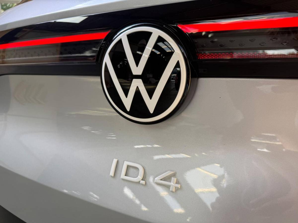 Volkswagen ID.4 Volkswagen ID.4 Pro 77 kWh Apple CarPlay/Android Auto | Climate control |  Cruise control adaptief | DAB ontvangst | LED verlichting | Navigatiesysteem | Sfeerverlichting | Trekhaak uitklapbaar