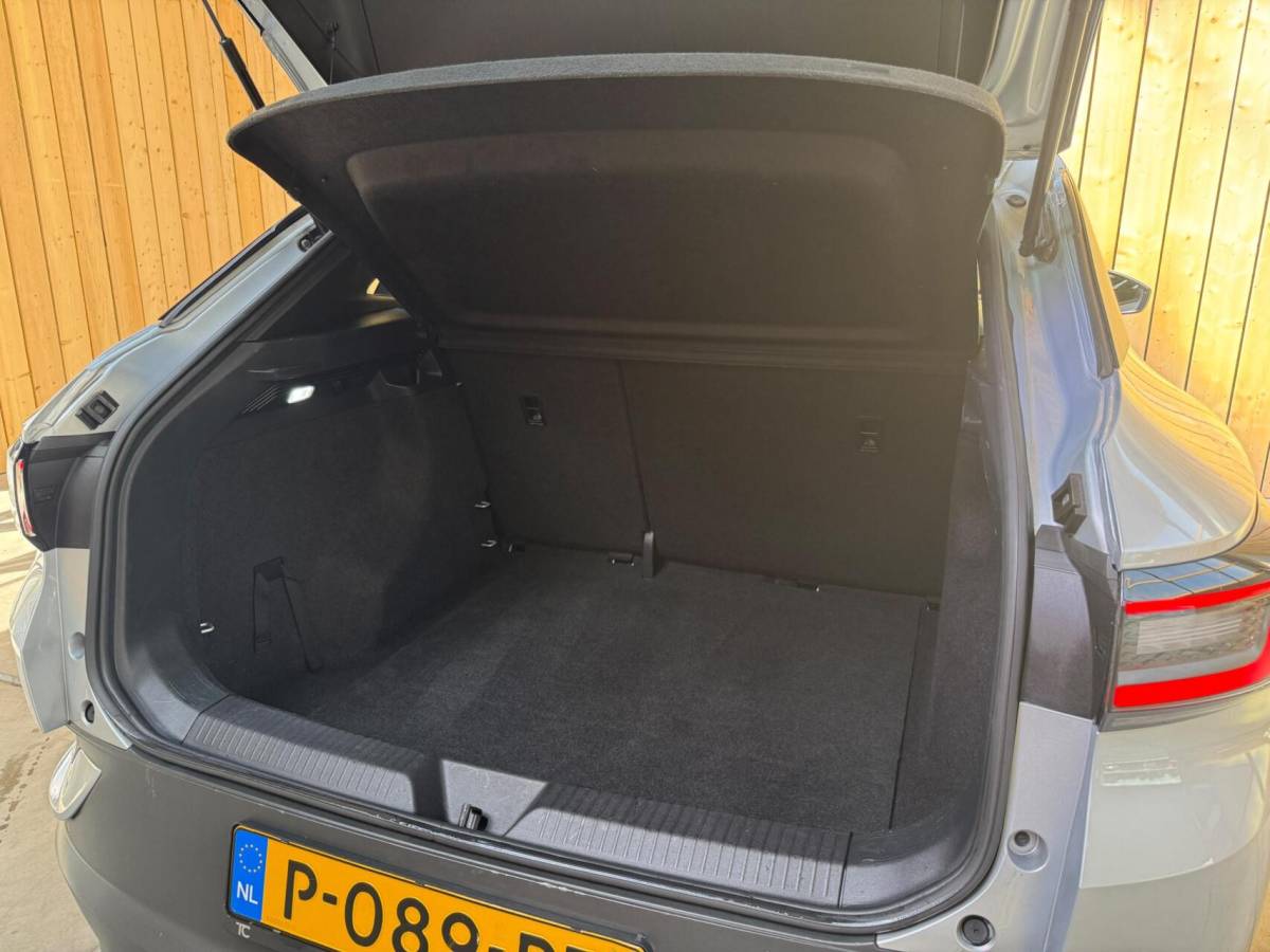 Volkswagen ID.4 Volkswagen ID.4 Pro 77 kWh Apple CarPlay/Android Auto | Climate control |  Cruise control adaptief | DAB ontvangst | LED verlichting | Navigatiesysteem | Sfeerverlichting | Trekhaak uitklapbaar