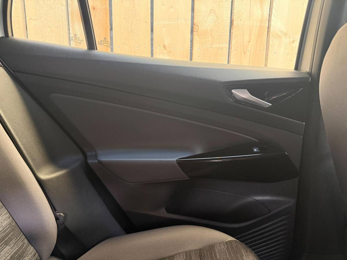 Volkswagen ID.4 Volkswagen ID.4 Pro 77 kWh Apple CarPlay/Android Auto | Climate control |  Cruise control adaptief | DAB ontvangst | LED verlichting | Navigatiesysteem | Sfeerverlichting | Trekhaak uitklapbaar