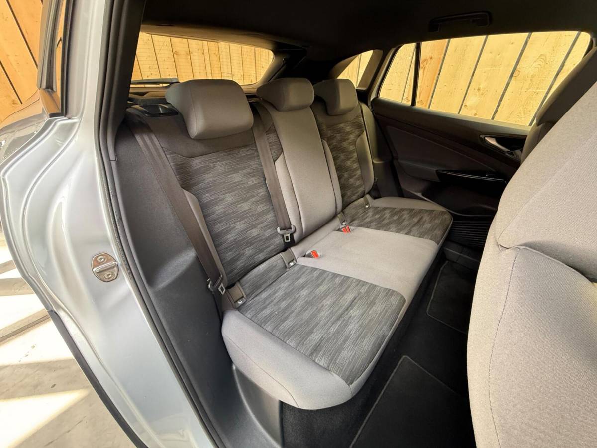 Volkswagen ID.4 Volkswagen ID.4 Pro 77 kWh Apple CarPlay/Android Auto | Climate control |  Cruise control adaptief | DAB ontvangst | LED verlichting | Navigatiesysteem | Sfeerverlichting | Trekhaak uitklapbaar