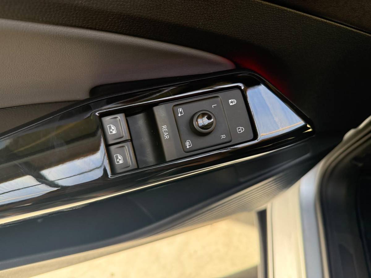 Volkswagen ID.4 Volkswagen ID.4 Pro 77 kWh Apple CarPlay/Android Auto | Climate control |  Cruise control adaptief | DAB ontvangst | LED verlichting | Navigatiesysteem | Sfeerverlichting | Trekhaak uitklapbaar
