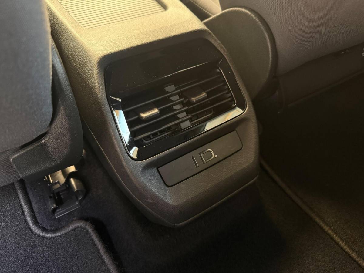 Volkswagen ID.4 Volkswagen ID.4 Pro 77 kWh Apple CarPlay/Android Auto | Climate control |  Cruise control adaptief | DAB ontvangst | LED verlichting | Navigatiesysteem | Sfeerverlichting | Trekhaak uitklapbaar